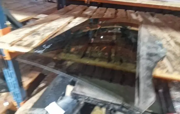 Mitsubishi Grandis Rear door window glass