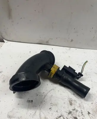 Peugeot 508 Turbo air intake inlet pipe/hose 81067R