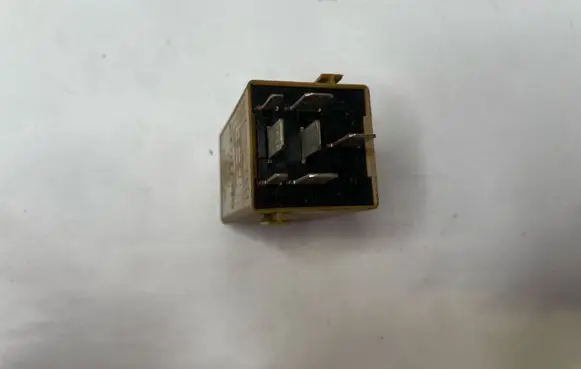 BMW 3 E46 Window control relay 61368384505 V23141B3001X15