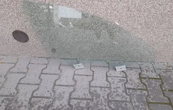Volvo S90, V90 Front door window glass four-door