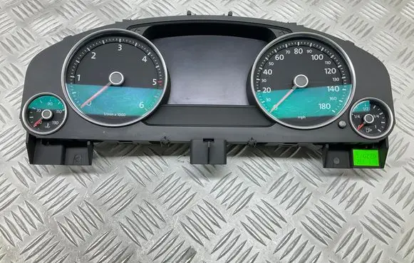 Speedometer (instrument cluster)