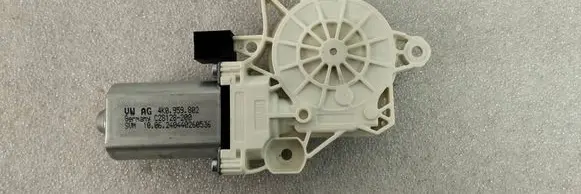 Volkswagen Tiguan Front door window regulator motor 4K0959802