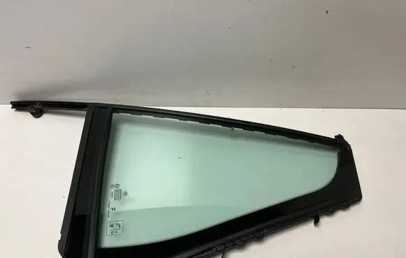 BMW X5 G05 Rear vent window glass 7428711