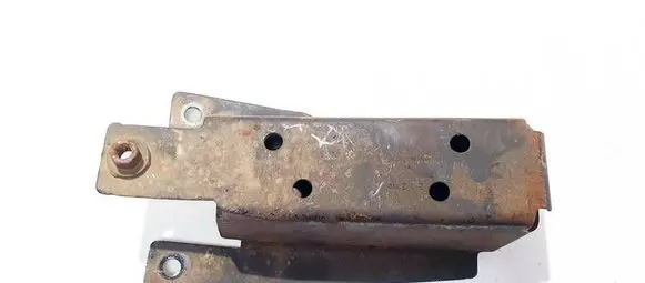 Subaru Legacy Engine mounting bracket