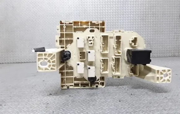 Suzuki Swift I Fuse module 3677062J21