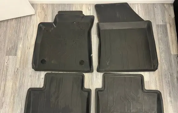 Renault Megane IV Car floor mat set 8201618018A 8201618013A