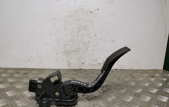 Mitsubishi Outlander Accelerator throttle pedal 1600A115