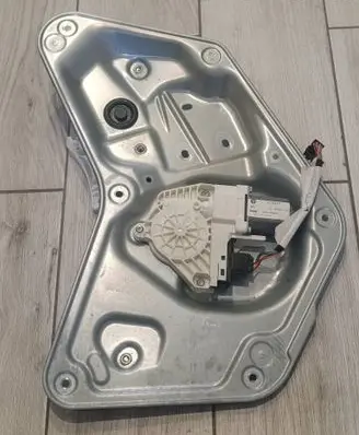 Skoda Yeti (5L) Rear door window regulator motor 5L0839401A 5L0959811