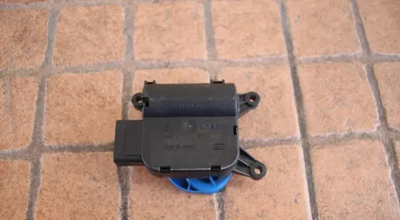 Audi A4 S4 B6 8E 8H A/C air flow flap actuator/motor 8E1820511E
