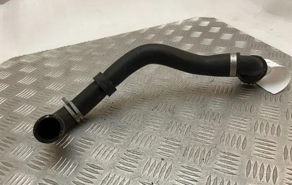 Volvo XC60 Engine coolant pipe/hose 31474845