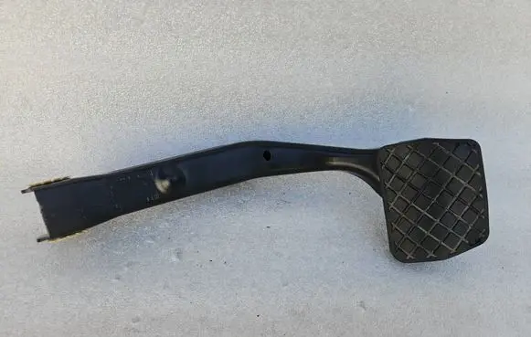 Volkswagen PASSAT B7 Brake pedal 1K1723143F