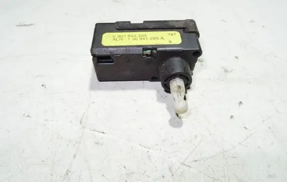 Headlight level adjustment motor