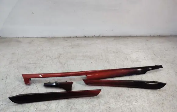 Dashboard glove box trim