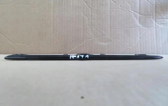 Front bumper splitter molding