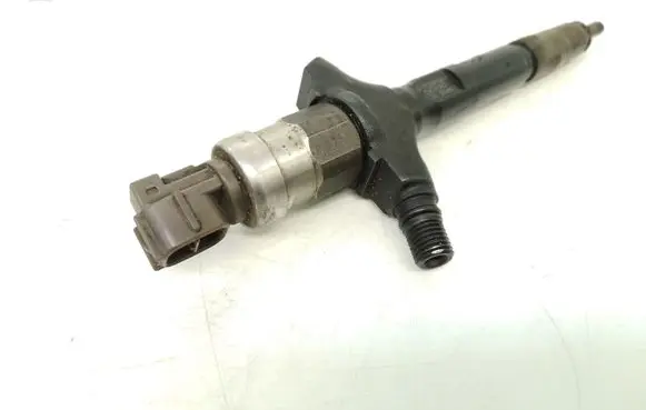 Volkswagen Golf I Fuel injector 8972391617 05603