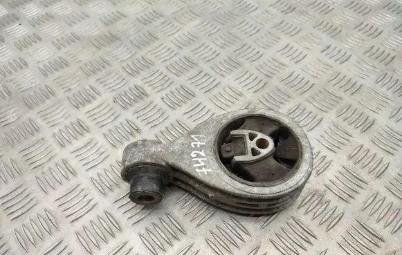 Nissan Qashqai Engine mount bracket