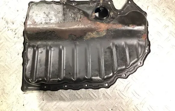 Volkswagen Golf VI Oil sump 06J103600E