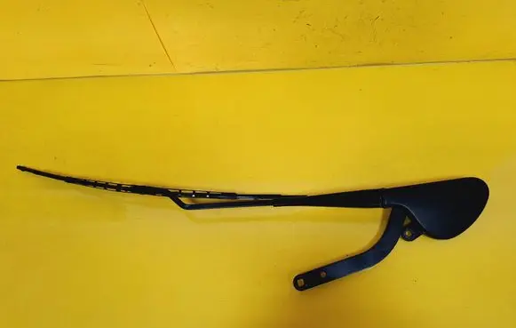 Mercedes-Benz C W203 Front wiper blade arm A2038200644