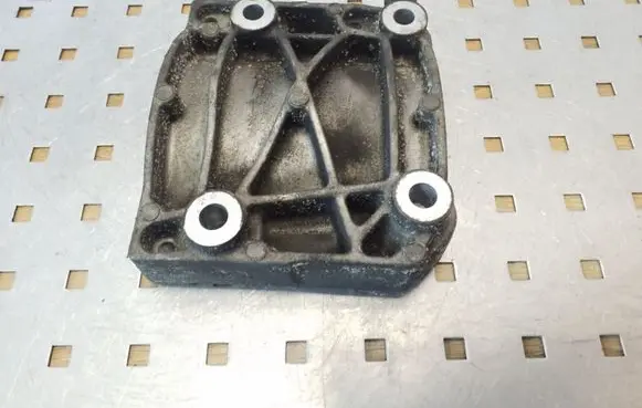 Honda FR-V A/C compressor mount bracket