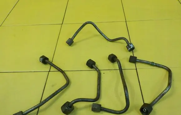 Peugeot 2008 I Fuel injector supply line/pipe 
