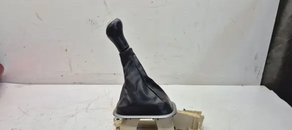 Mitsubishi Space Star Gear shifter/selector MR953941