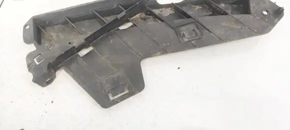 Front bumper mounting bracket