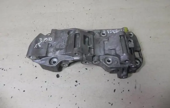 BMW X5 F15 Engine mounting bracket 8506863 VD6854
