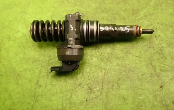 Volkswagen Golf IV Fuel injector 