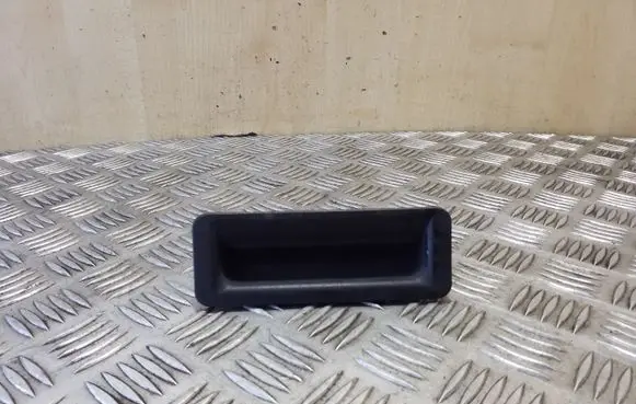Tailgate opening switch