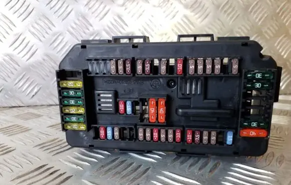 BMW 1 F20 F21 Fuse module 9337879