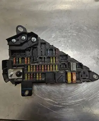 BMW 5 E60 E61 Fuse module 6906603