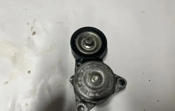 Mercedes-Benz CLS C218 X218 Generator/alternator belt tensioner A2782000470