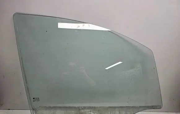 Volvo V70 Front door window glass four-door