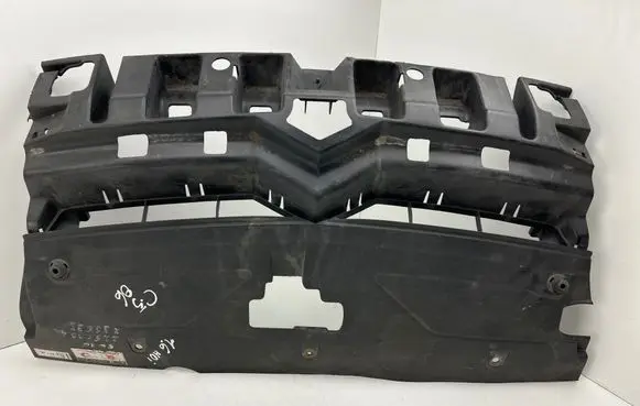 Engine bonnet/hood lock trim molding