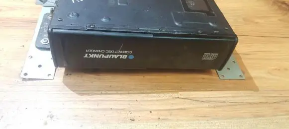 Audi A6 S6 C4 4A CD/DVD changer 7607772510