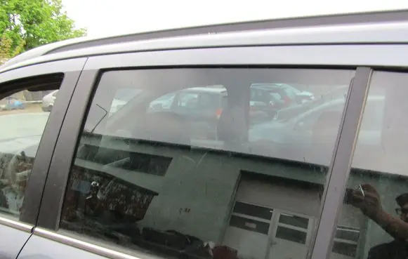 Opel Zafira B Rear door window glass 