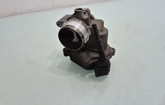 Volkswagen PASSAT B7 Throttle valve 03L128063Q