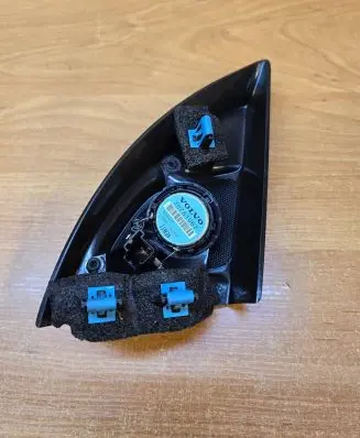 Front door high frequency speaker