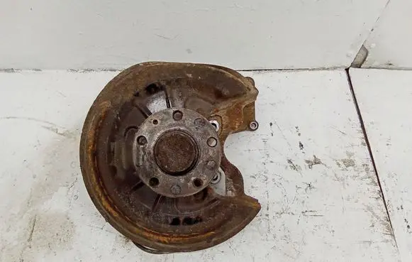 Rear wheel hub spindle/knuckle