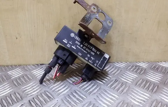 Coolant fan relay