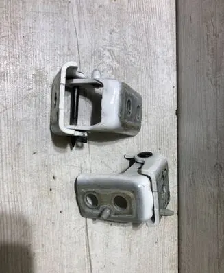 Rear door hinge set