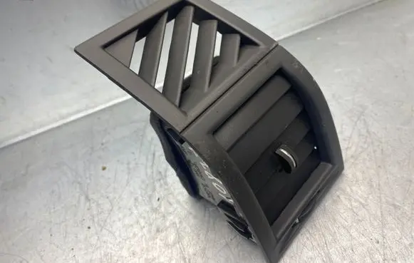Chrysler 300 - 300C Dashboard side air vent grill/cover trim 1087532