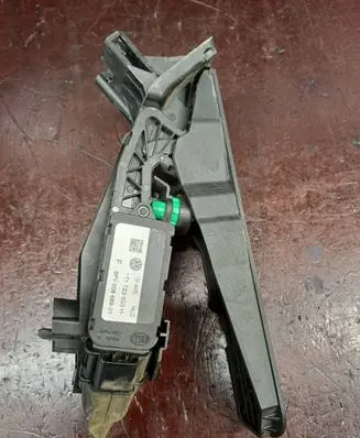 Volkswagen Touran I Accelerator throttle pedal 1T1723503H 6PV00868901