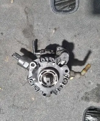 Citroen C4 I Picasso Fuel injection high pressure pump 9658193980