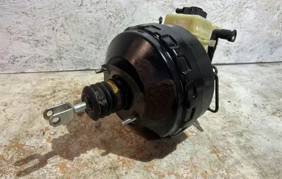 BMW 3 E90 E91 Brake booster 6764125