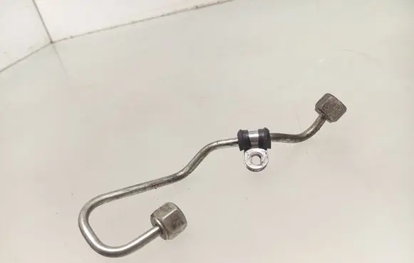 Volkswagen Golf VI Fuel injector supply line/pipe 