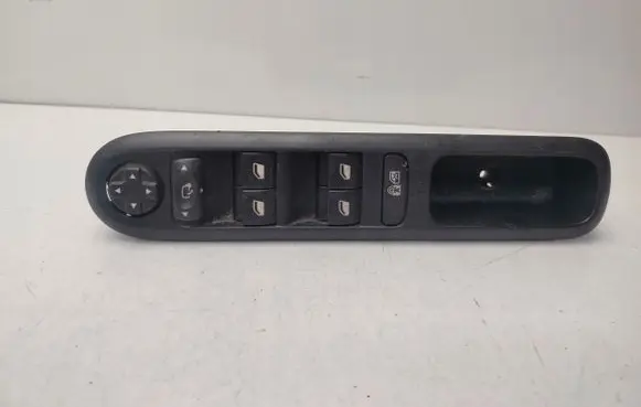 Peugeot 5008 Window control relay 