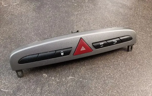 Peugeot 308 Hazard light switch 9659417477