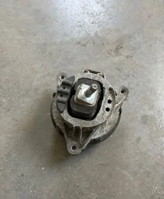 BMW 3 F30 F35 F31 Engine mount bracket 6787658