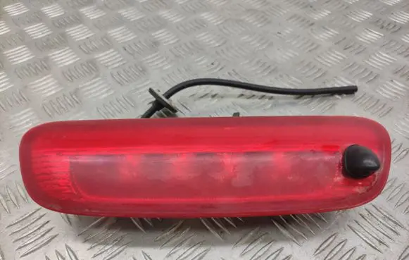 Hyundai Santa Fe Third/center stoplight